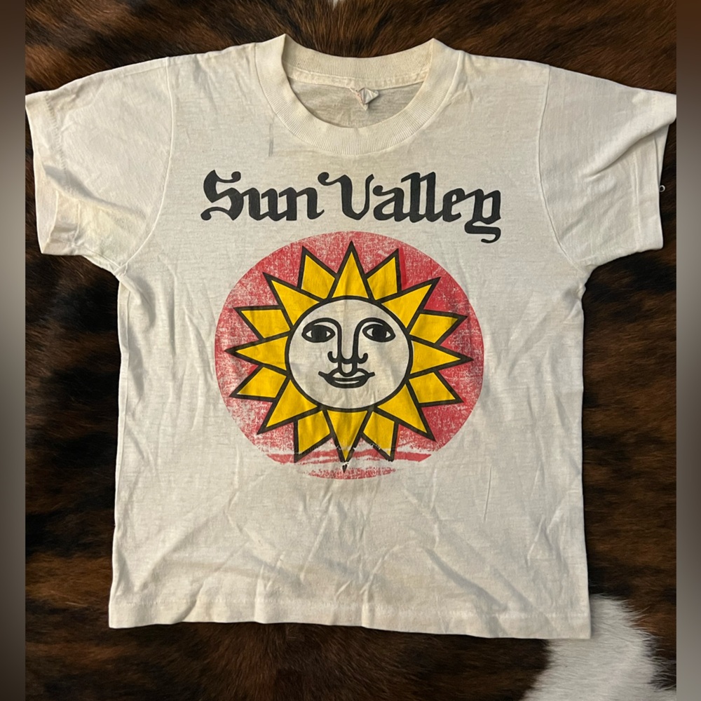 Vintage 1970s Sun Valley T Shirt size X Small Single Stitch